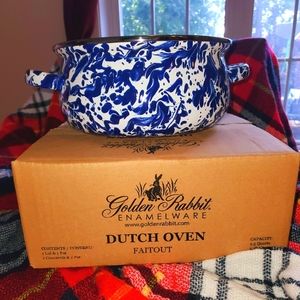 Golden Rabbit Enamelware Dutch Oven